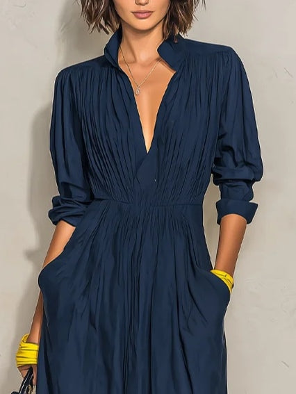 Azurine | Vestido largo plisado azul marino con escote en V