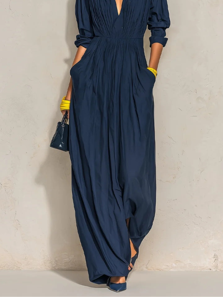 Azurine | Vestido largo plisado azul marino con escote en V