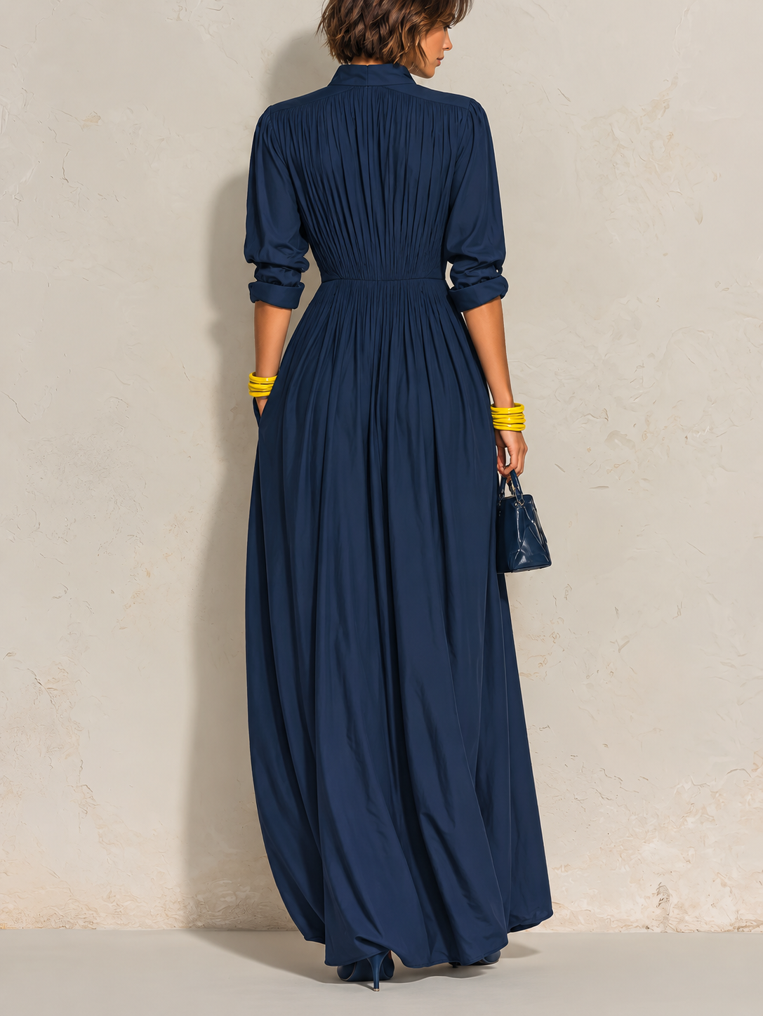Azurine | Vestido largo plisado azul marino con escote en V