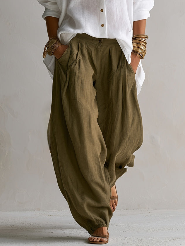 Capucine | Conjunto de blusa blanca holgada y pantalón verde oliva