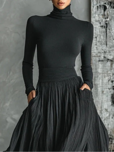 Prudence | Conjunto de falda plisada y jersey negro de cuello alto