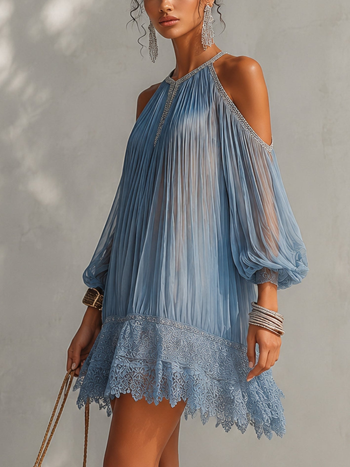 Séraphine | Minivestido azul con hombros descubiertos y bajo de encaje